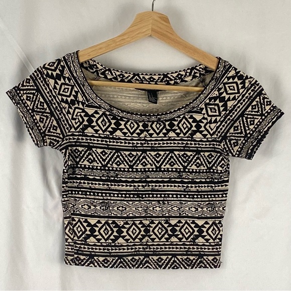 Forever 21 Women’s T-Shirt Crop Top Aztec Blouse Size Small - Picture 1 of 15